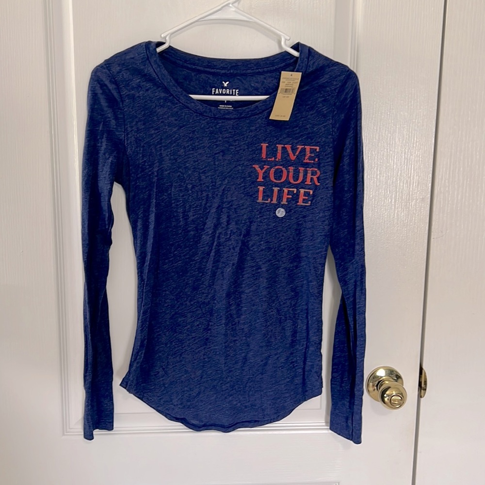 NWT American Eagle women’s long sleeve T-shirt. Size extra small.